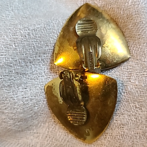 Vintage aurora borealis faceted glass and  enamel clip on earrings. - Picture 5 of 6